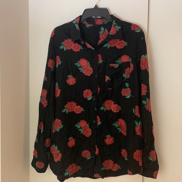 Icōne Black Soft Button Down Shirt With Red Roses - Picture 3 of 7